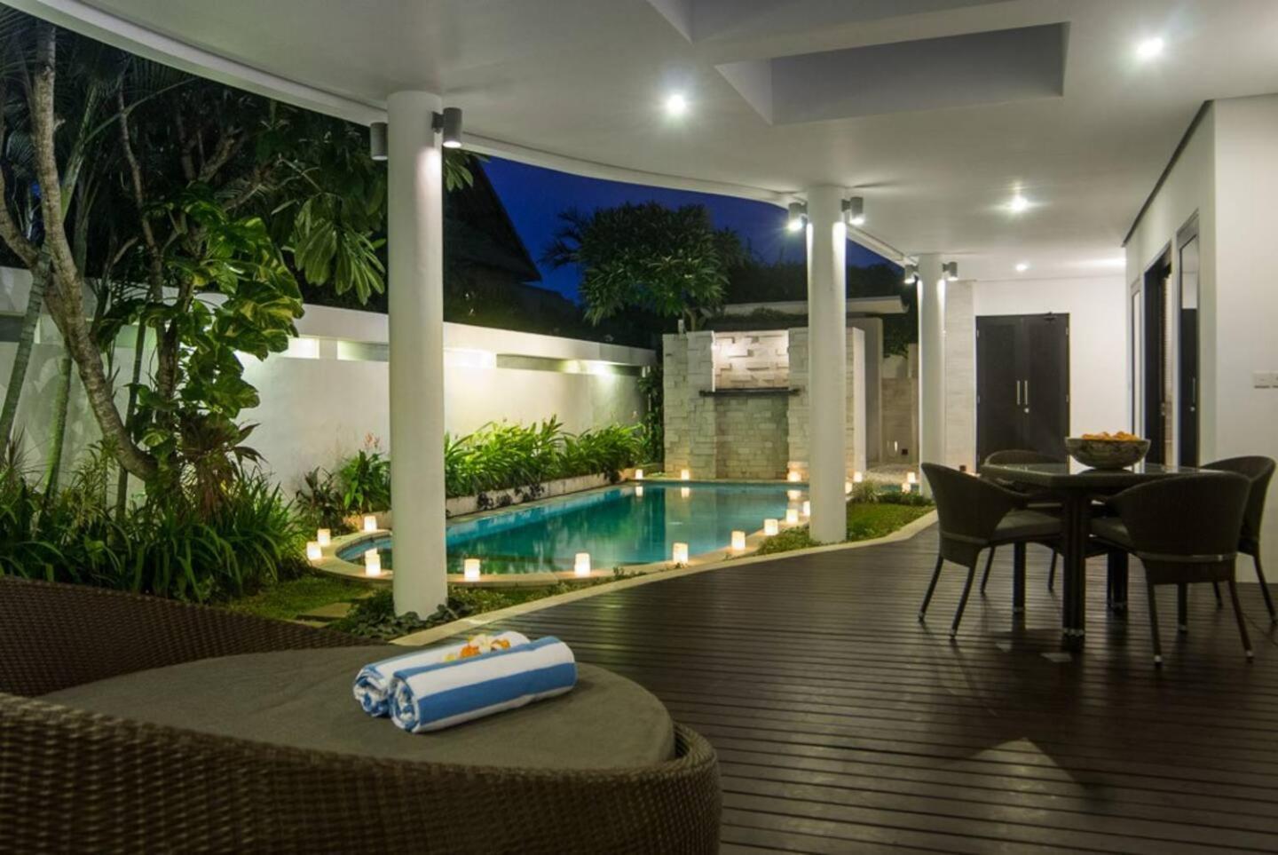 The Residence Seminyak Esterno foto